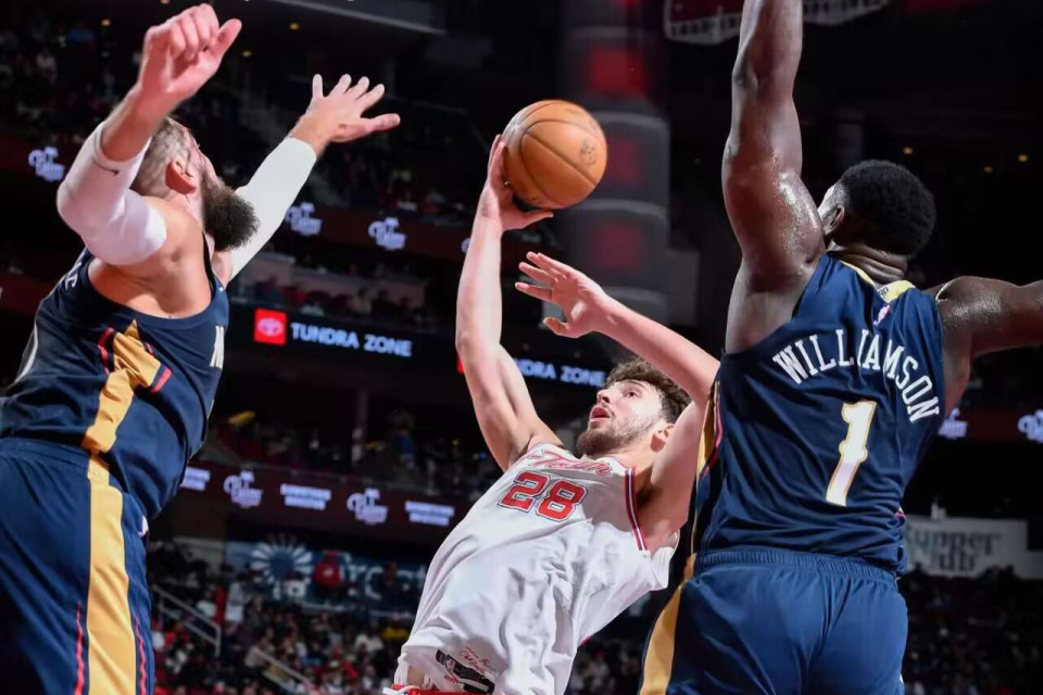 鹈鹕绝杀山东队，范弗利特统治全场