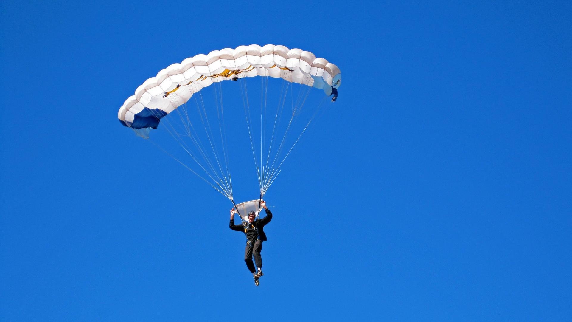 东决关键战焦点战，广东队强势拿下尼克斯